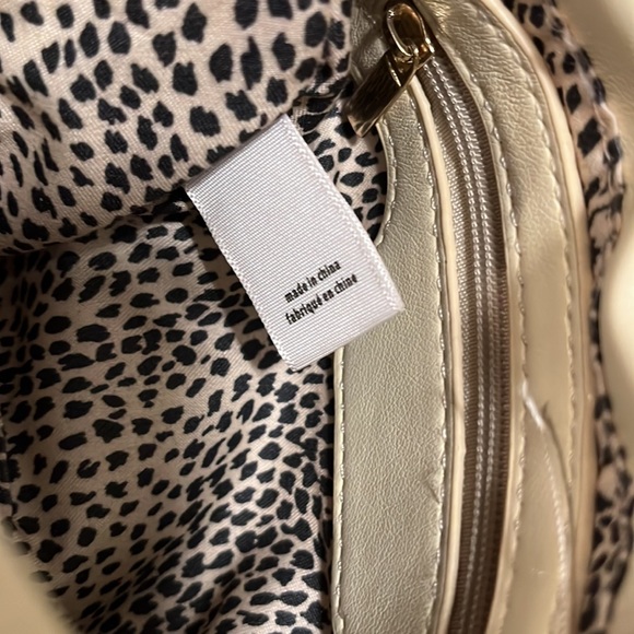 Kids crossbody or shoulder purse, used, FREE with kids purchase, must be BUNDLED - Picture 14 of 16